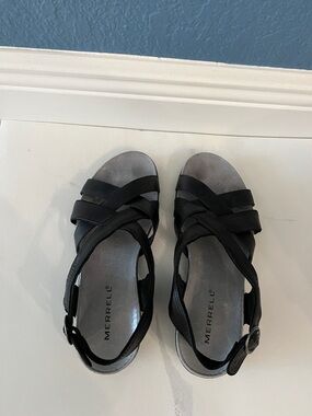Merrell Women's Black Crisscross Strap Sandals